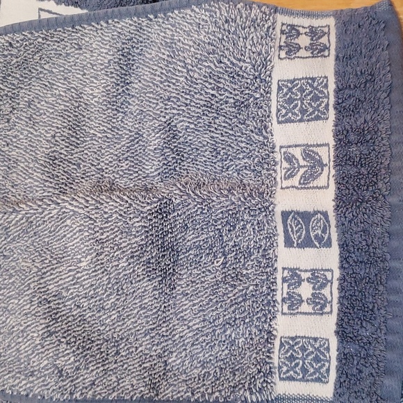 WELSPUN 100 % Cotton Bath Towel Set - Picture 4 of 4